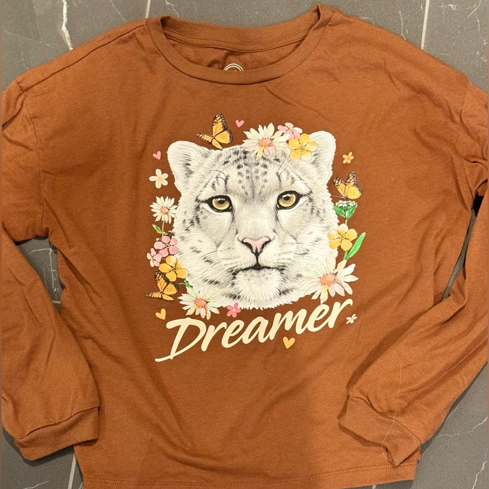 Perfect Tshirt - new without tags - lightweight & perfect for fall